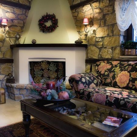 Archontiko Emmanouilidi Suites Káto Loutrákion エクステリア 写真