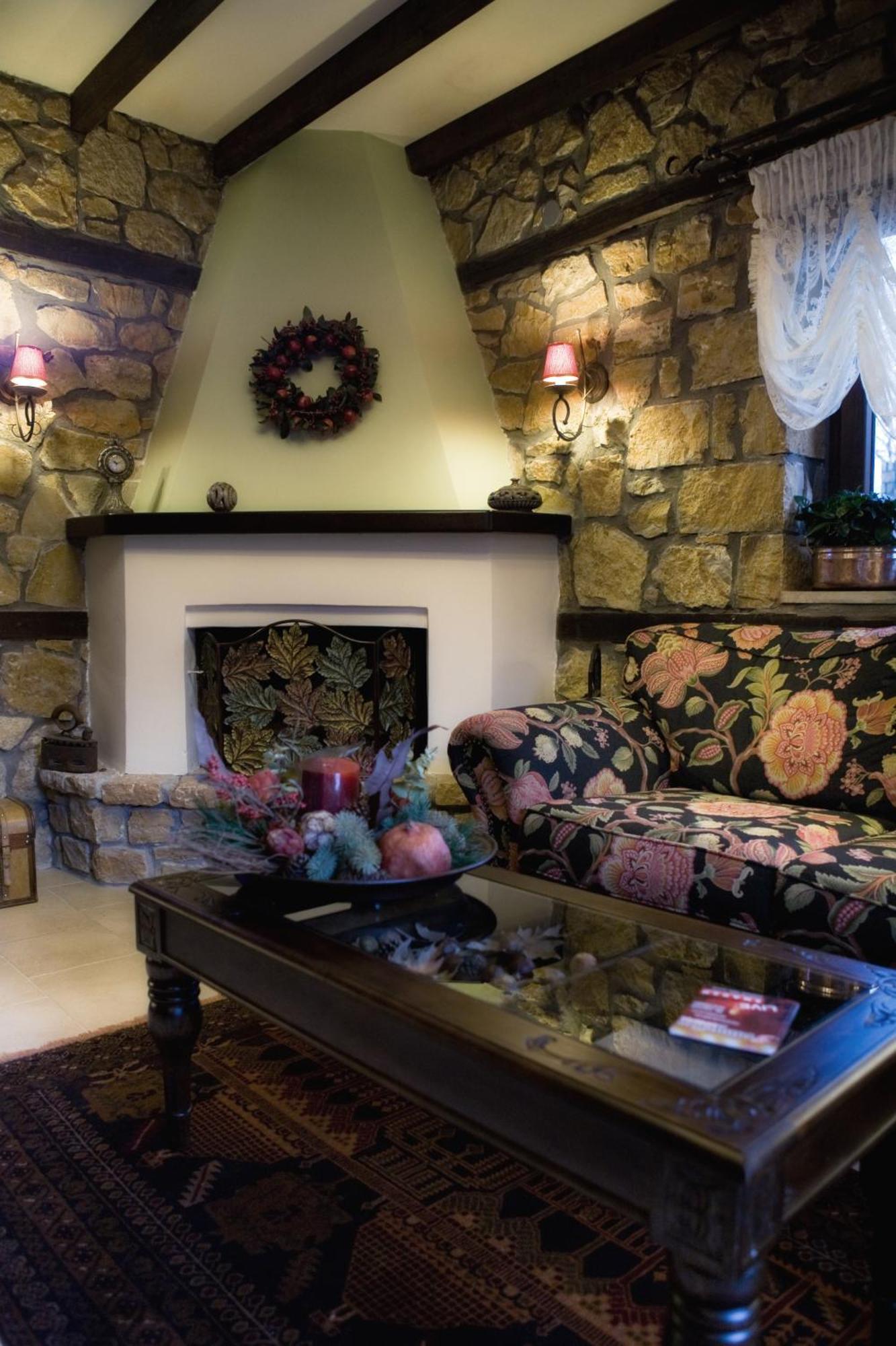 Archontiko Emmanouilidi Suites Káto Loutrákion エクステリア 写真