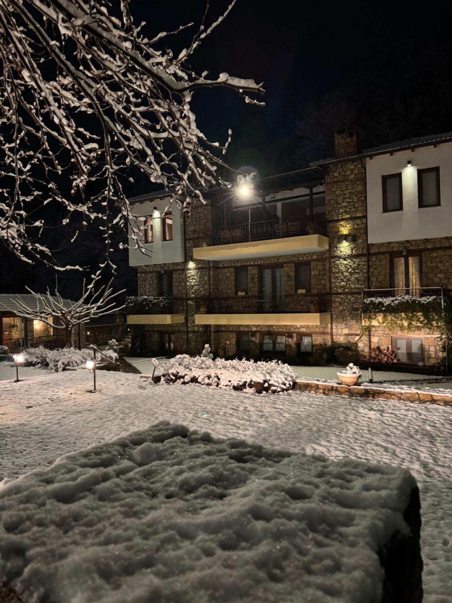 Archontiko Emmanouilidi Suites Káto Loutrákion エクステリア 写真