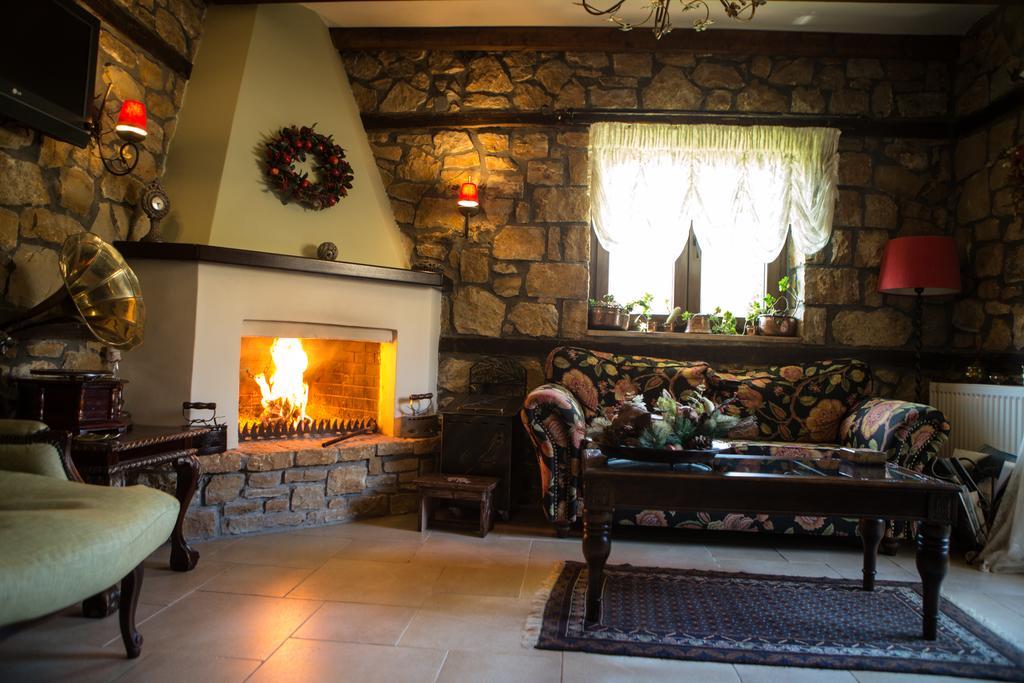 Archontiko Emmanouilidi Suites Káto Loutrákion エクステリア 写真