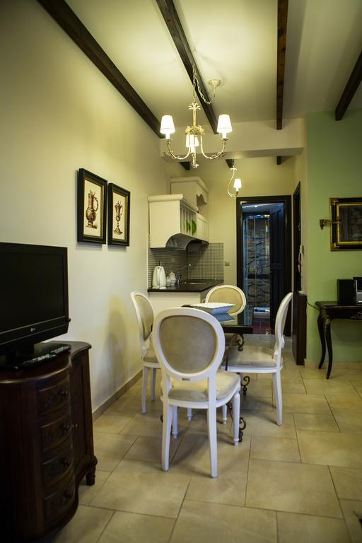 Archontiko Emmanouilidi Suites Káto Loutrákion エクステリア 写真