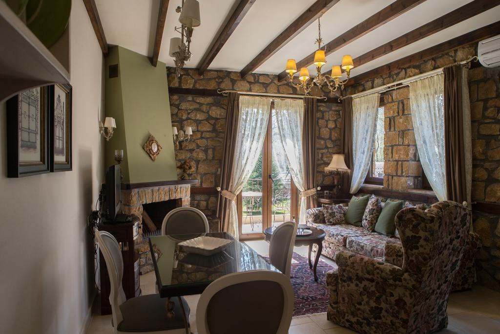Archontiko Emmanouilidi Suites Káto Loutrákion エクステリア 写真