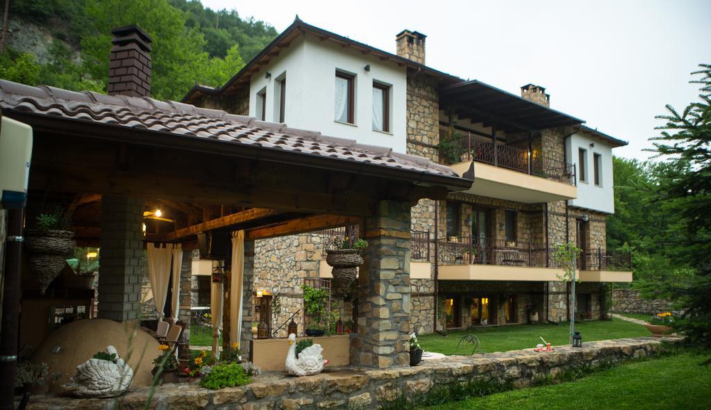Archontiko Emmanouilidi Suites Káto Loutrákion エクステリア 写真