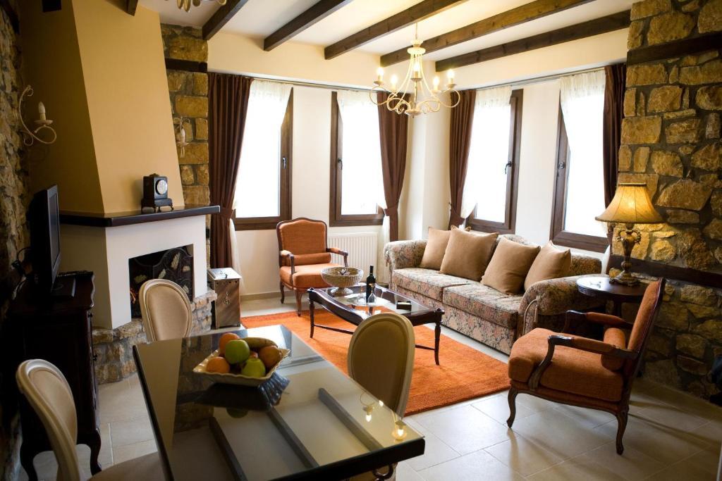 Archontiko Emmanouilidi Suites Káto Loutrákion エクステリア 写真